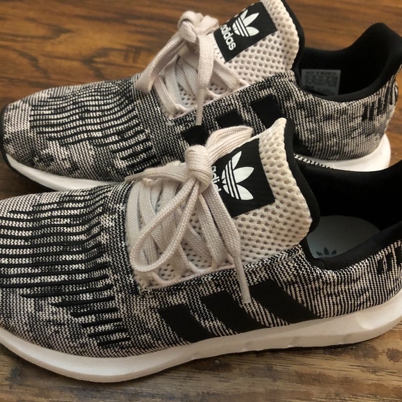 Adidas Swift Run Shoe - Picture 1 of 2